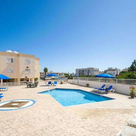 Sofia Apartment 700M Away From The Beach Paralimni Bagian luar foto