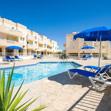 Sofia Apartment 700M Away From The Beach Paralimni Bagian luar foto