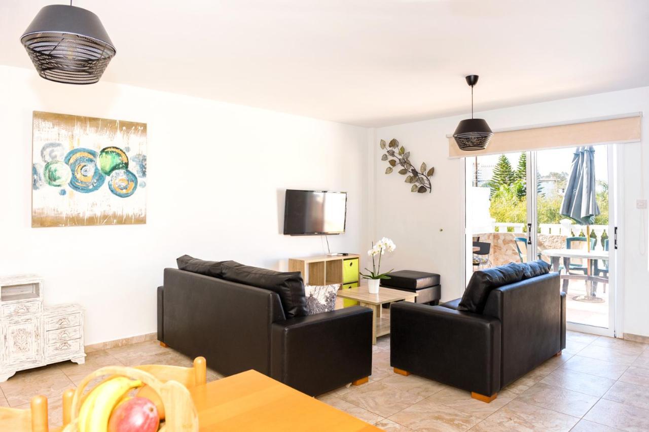 Sofia Apartment 700M Away From The Beach Paralimni Bagian luar foto