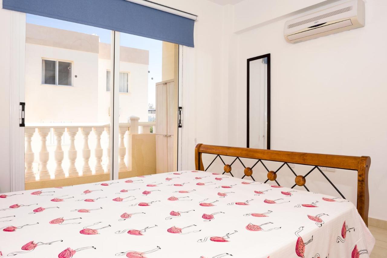 Sofia Apartment 700M Away From The Beach Paralimni Bagian luar foto