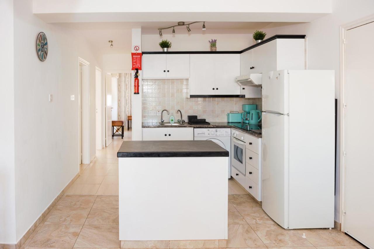 Sofia Apartment 700M Away From The Beach Paralimni Bagian luar foto