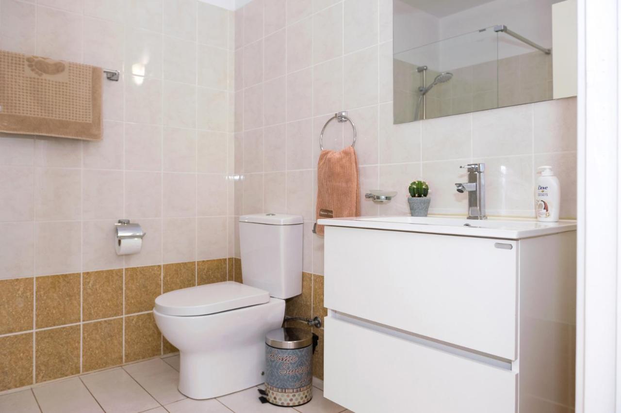 Sofia Apartment 700M Away From The Beach Paralimni Bagian luar foto
