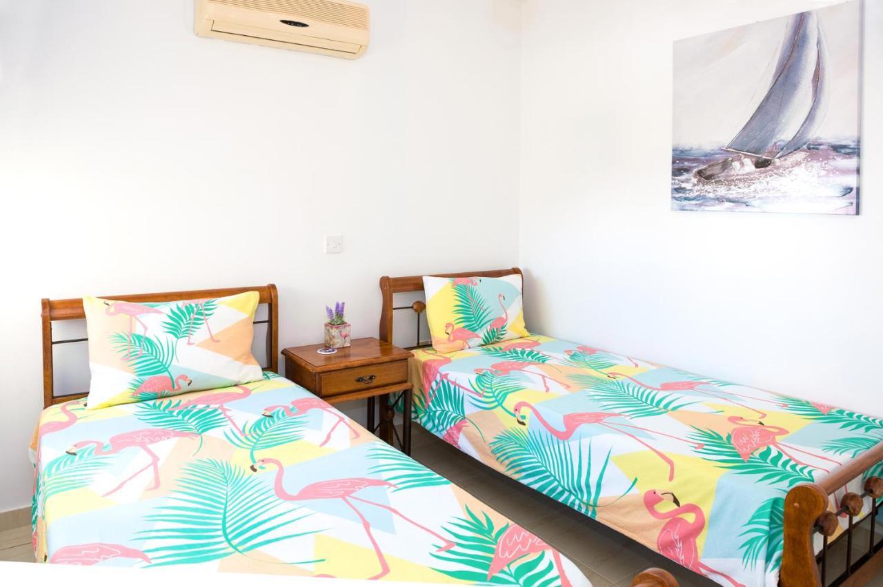 Sofia Apartment 700M Away From The Beach Paralimni Bagian luar foto