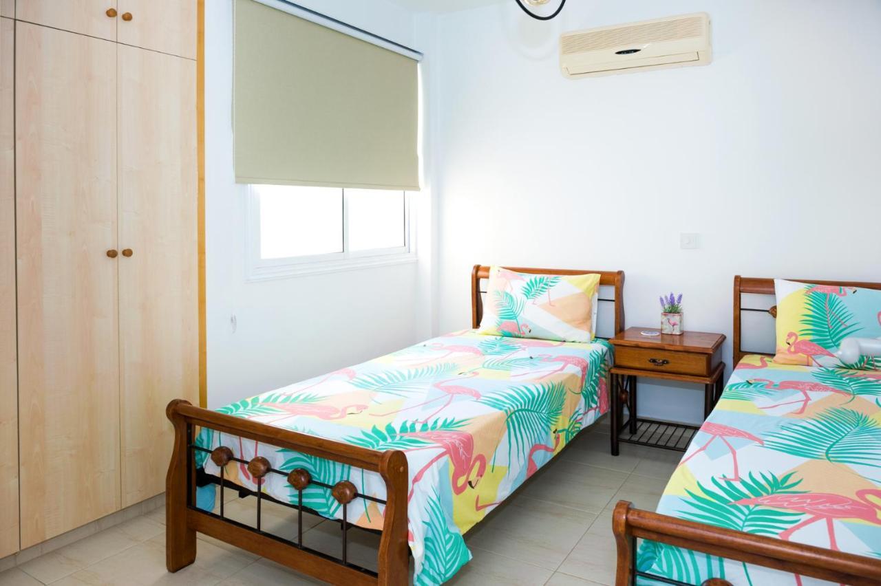 Sofia Apartment 700M Away From The Beach Paralimni Bagian luar foto