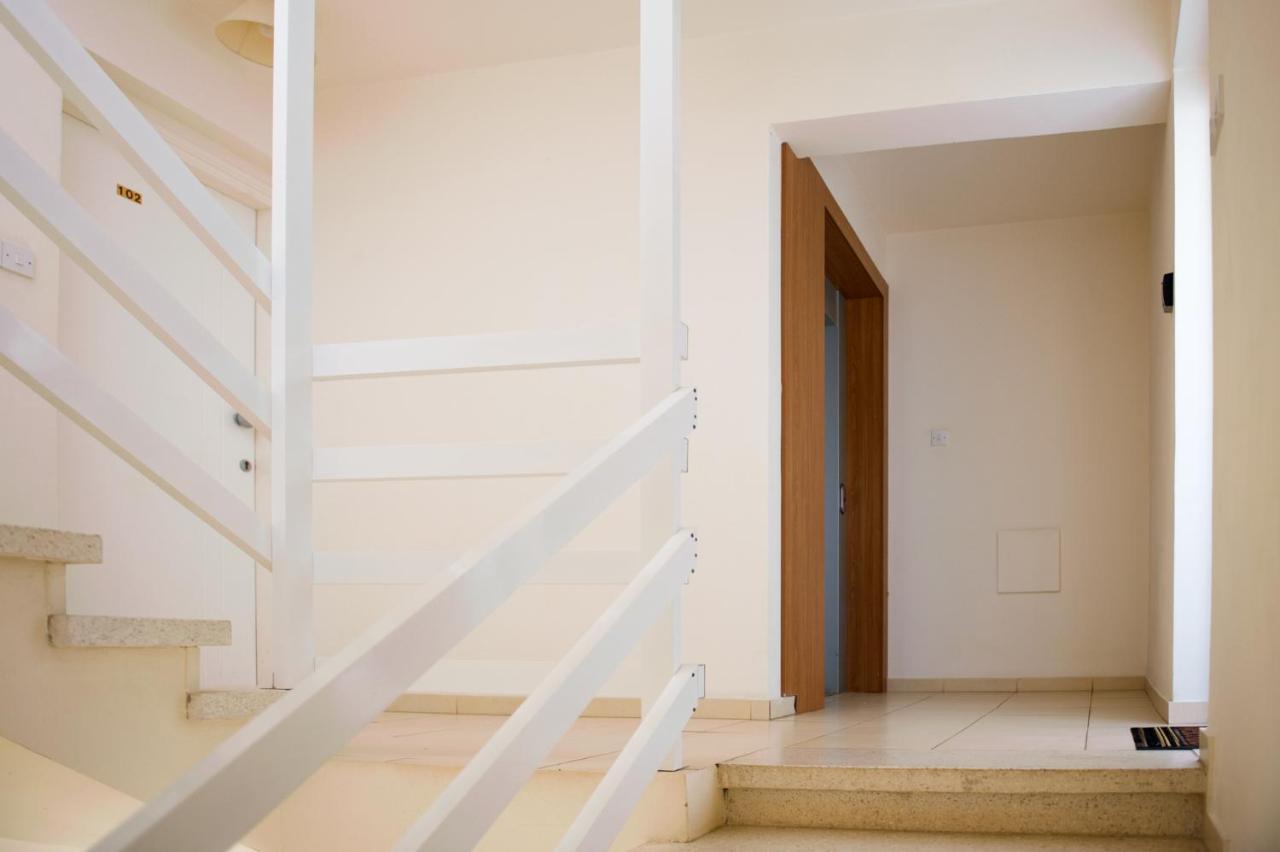 Sofia Apartment 700M Away From The Beach Paralimni Bagian luar foto