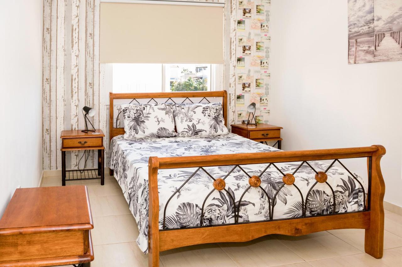 Sofia Apartment 700M Away From The Beach Paralimni Bagian luar foto