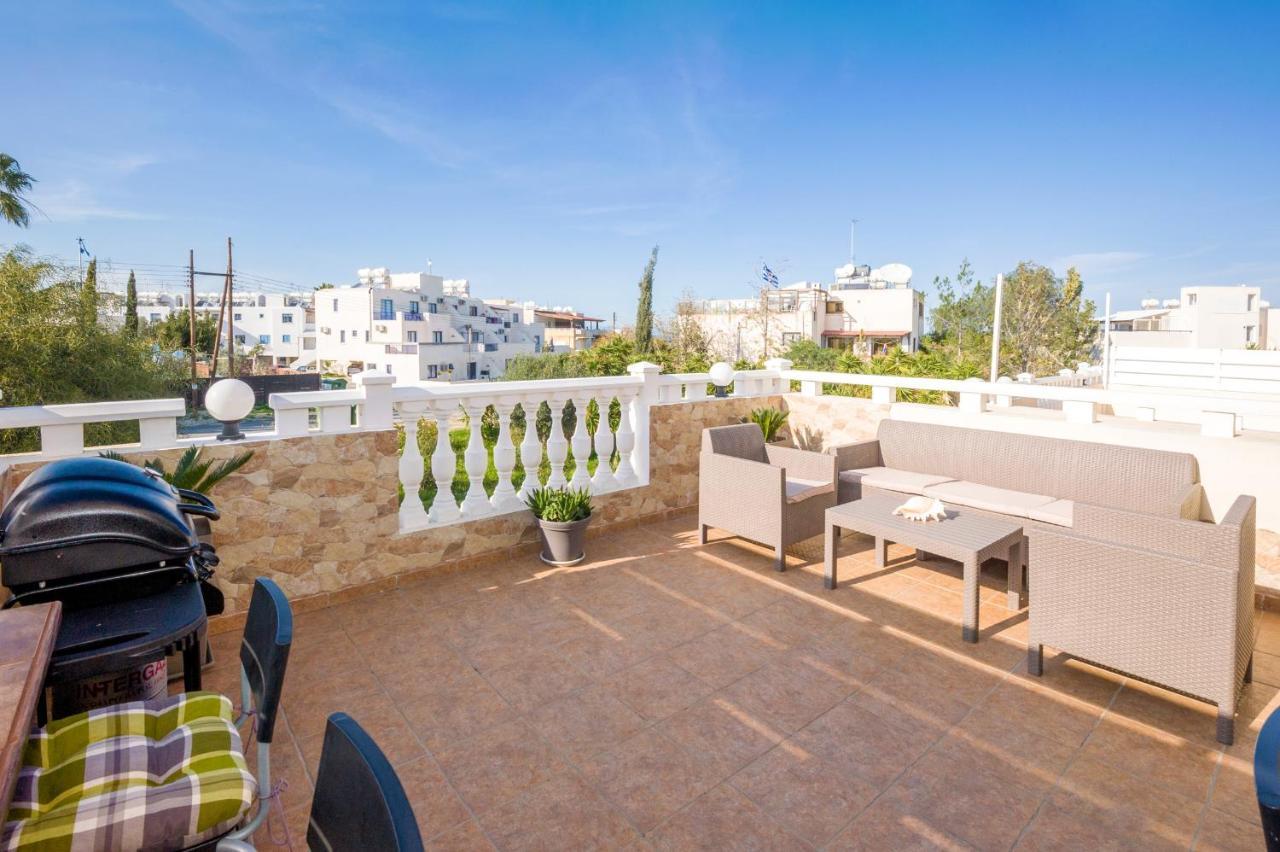 Sofia Apartment 700M Away From The Beach Paralimni Bagian luar foto