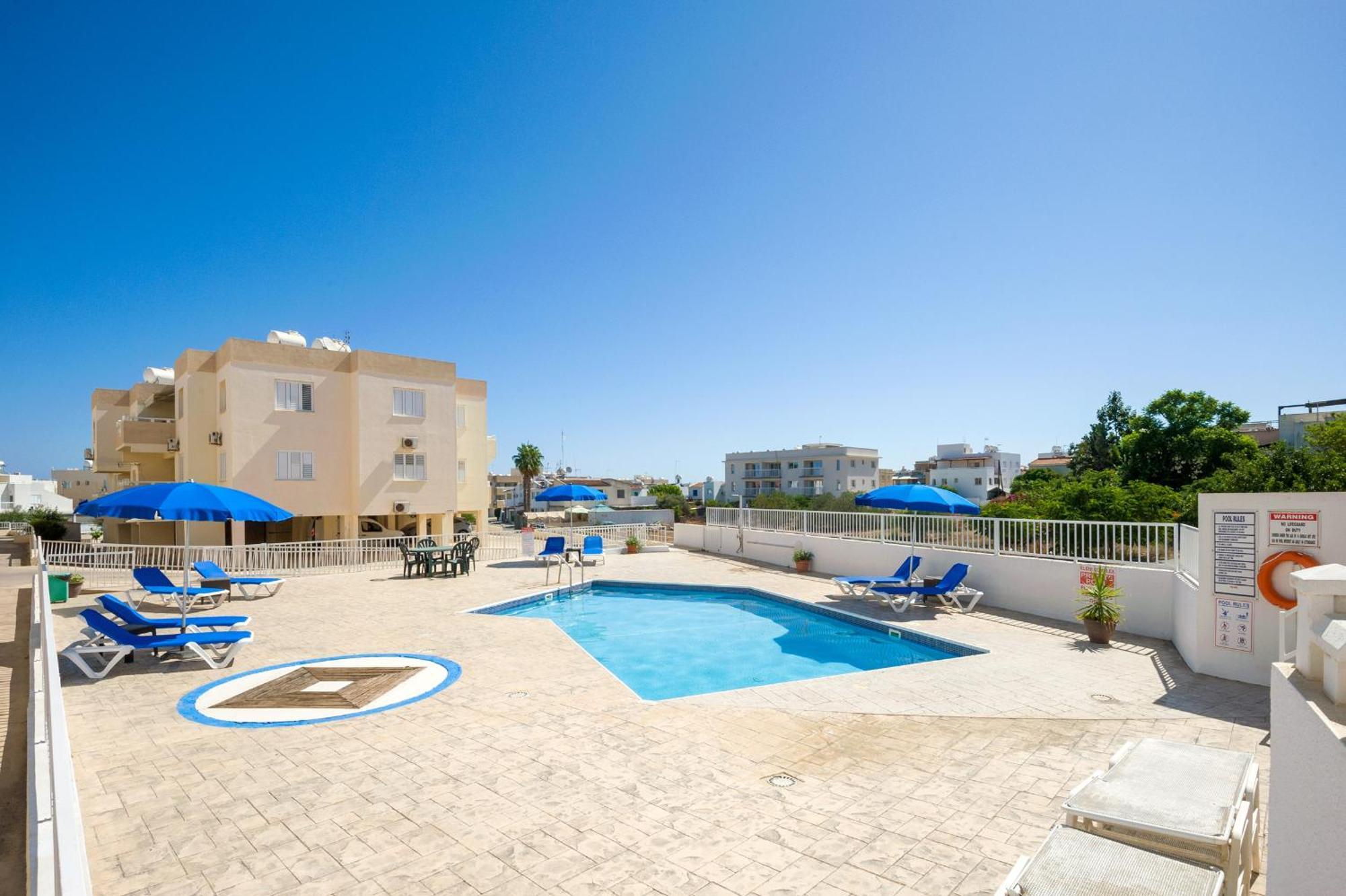 Sofia Apartment 700M Away From The Beach Paralimni Bagian luar foto