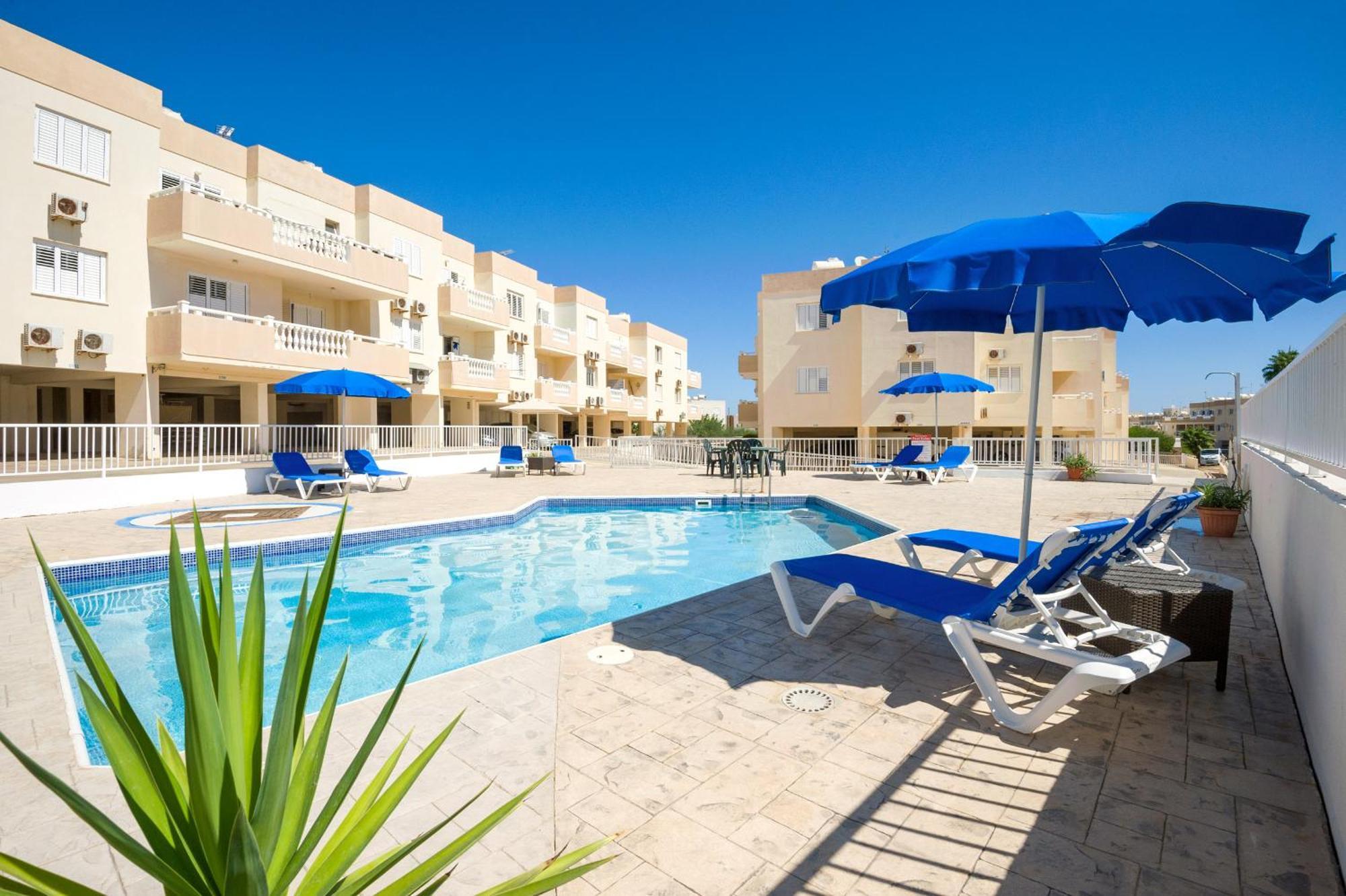 Sofia Apartment 700M Away From The Beach Paralimni Bagian luar foto